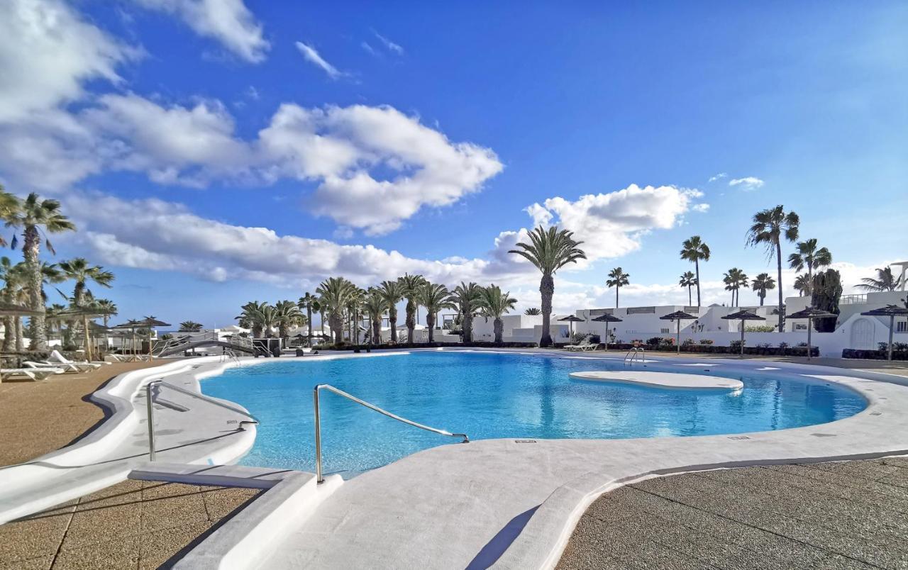 Calypso, apartamento completo con vistas al mar y a la piscina en Costa Teguise Exterior foto