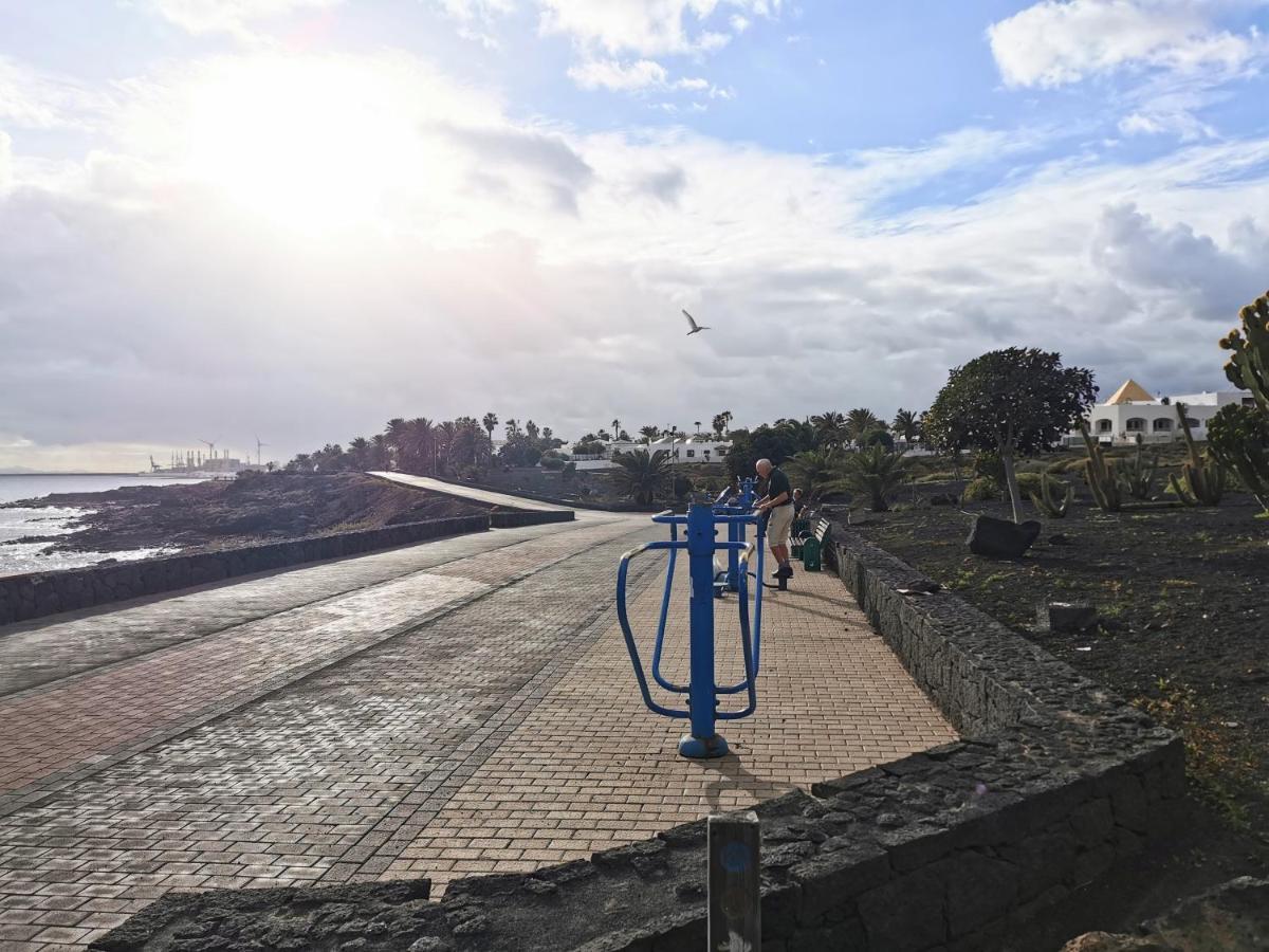 Calypso, apartamento completo con vistas al mar y a la piscina en Costa Teguise Exterior foto